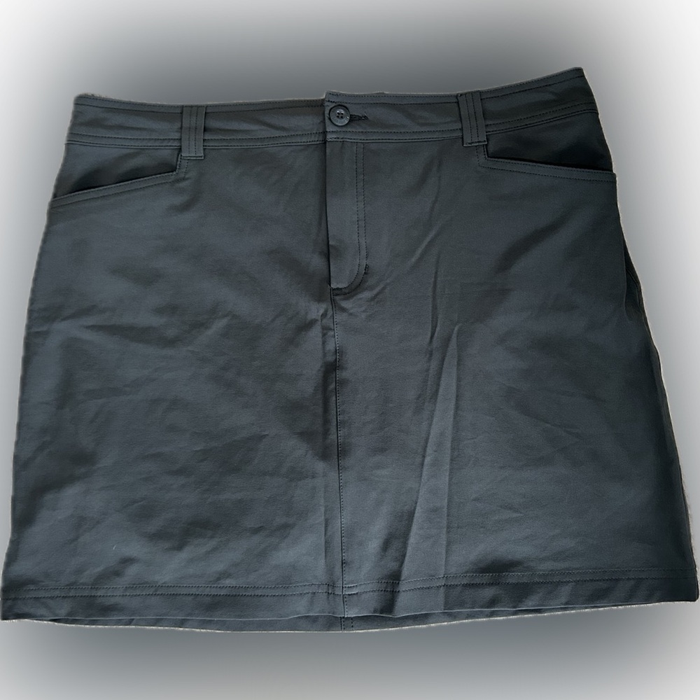 Eddie Bauer skort size 14. EUC. Smoke-free pet friendly home.